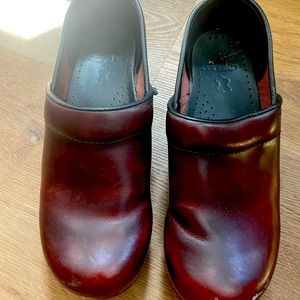 Dansko Clogs EUC